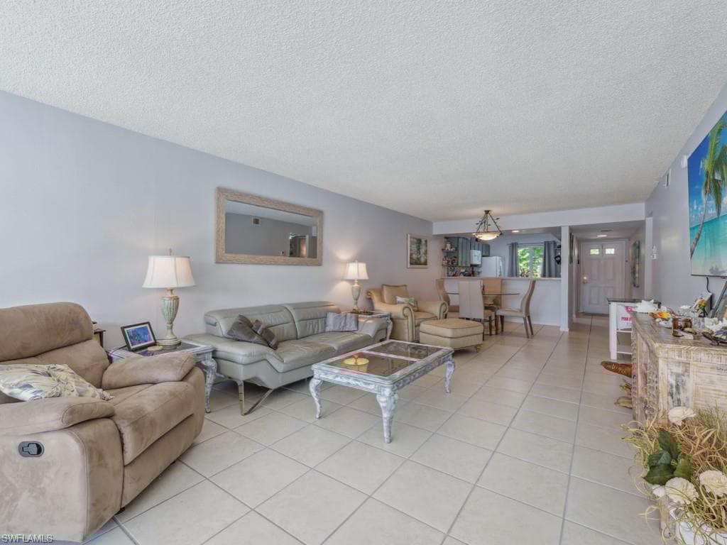 168 Palm Dr 3043, Naples, FL 34112-9