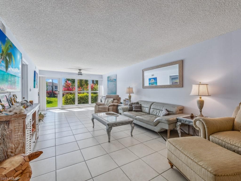 168 Palm Dr 3043, Naples, FL 34112-11