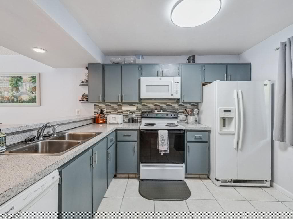 168 Palm Dr 3043, Naples, FL 34112-4