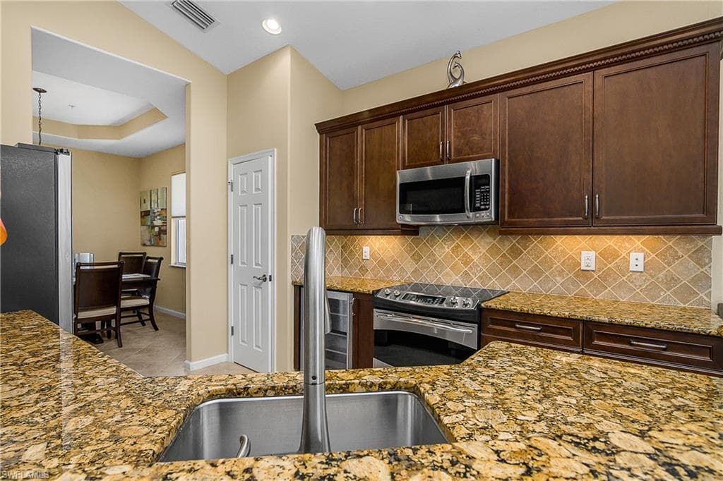 6649 Alden Woods Cir 201, Naples, FL 34113-15