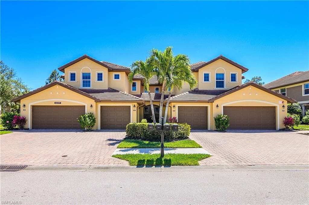 6649 Alden Woods Cir 201, Naples, FL 34113-2