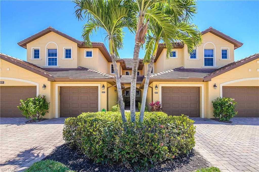 6649 Alden Woods Cir 201, Naples, FL 34113-4