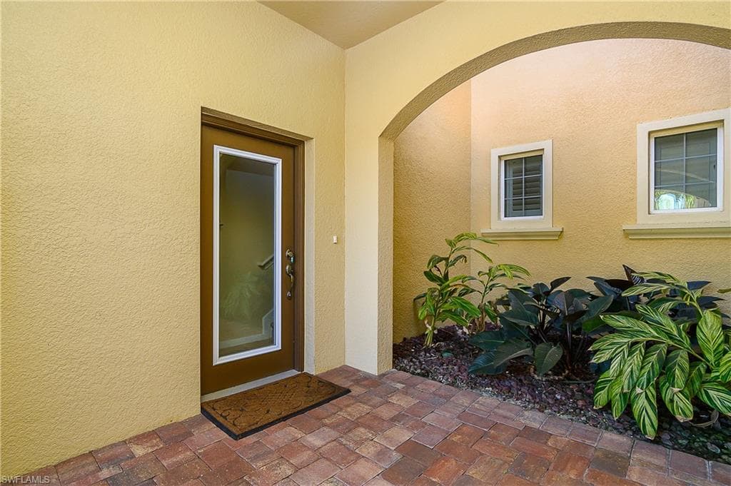 6649 Alden Woods Cir 201, Naples, FL 34113-5
