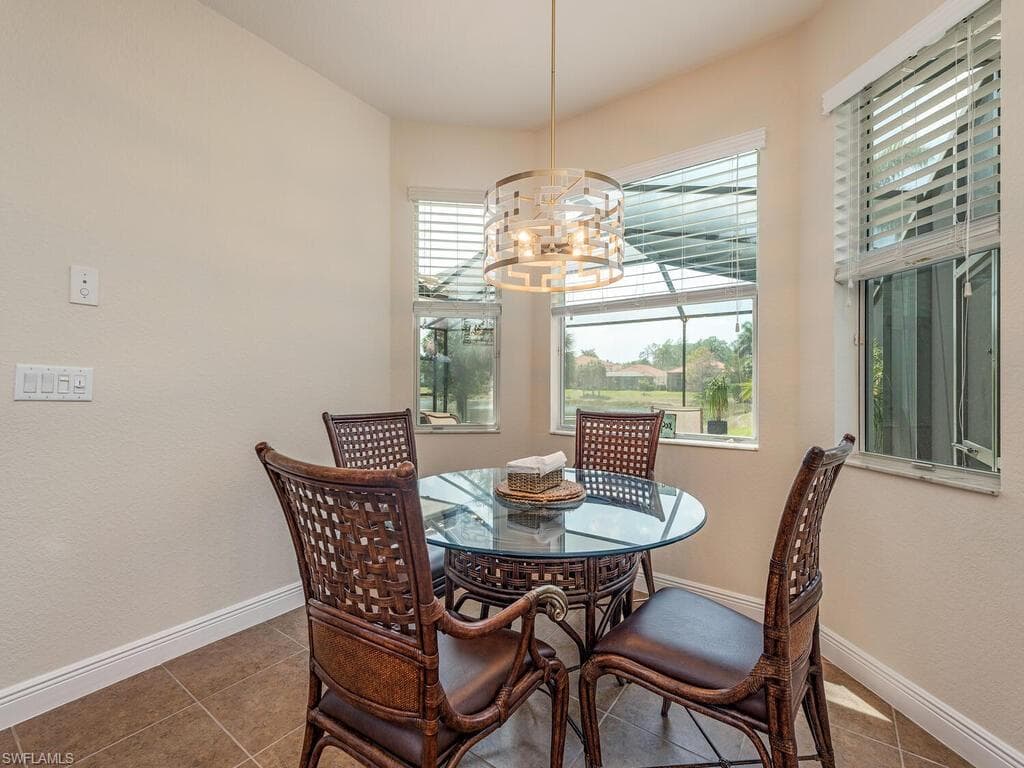 7826 Martino Cir, Naples, FL 34112-9