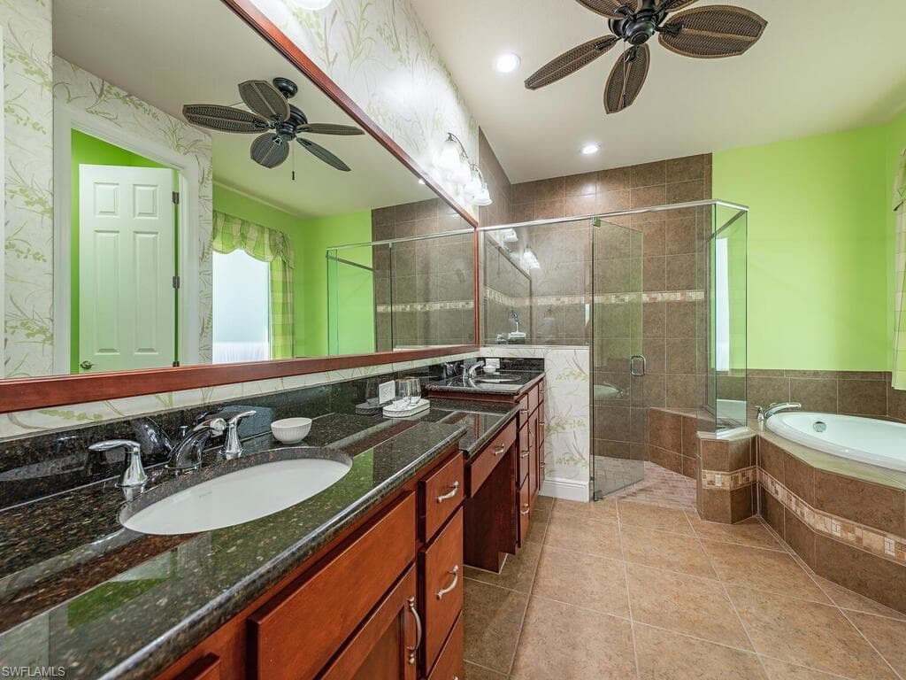 7826 Martino Cir, Naples, FL 34112-11