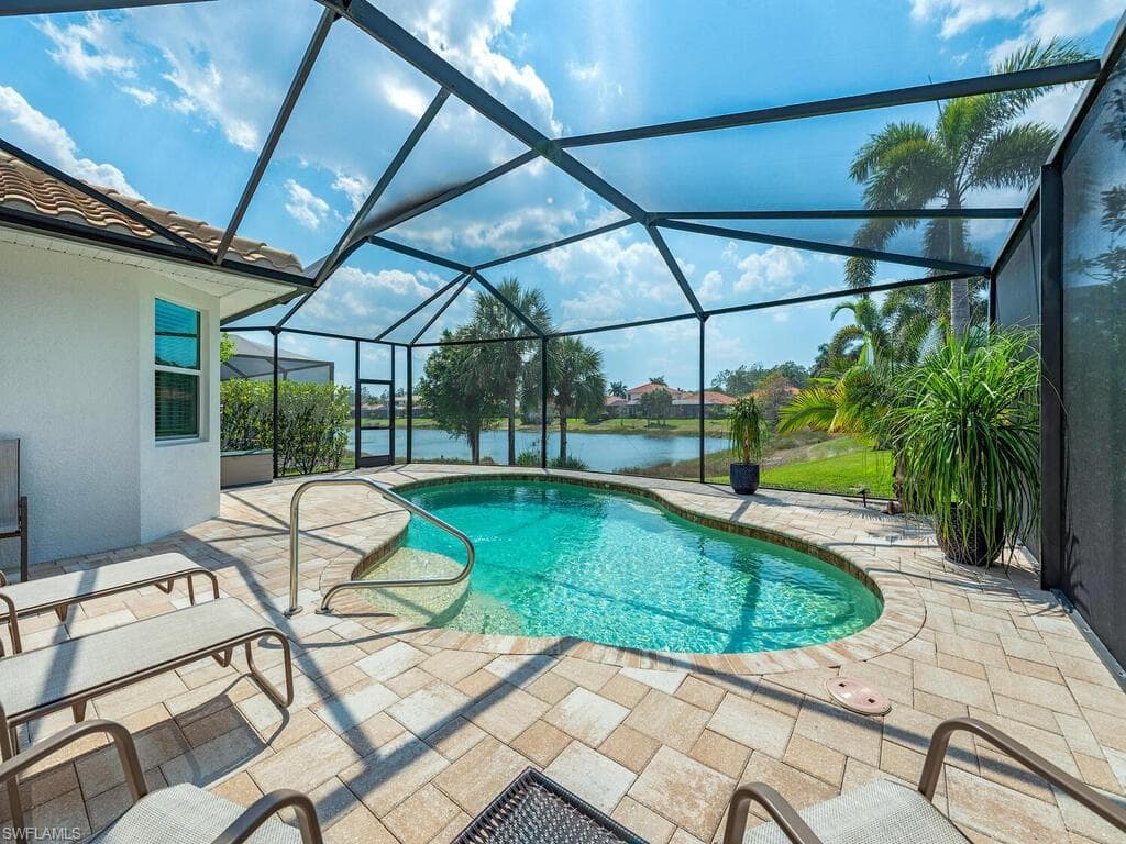 7826 Martino Cir, Naples, FL 34112-2
