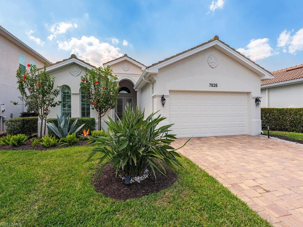 7826 Martino Cir, Naples, FL 34112-3