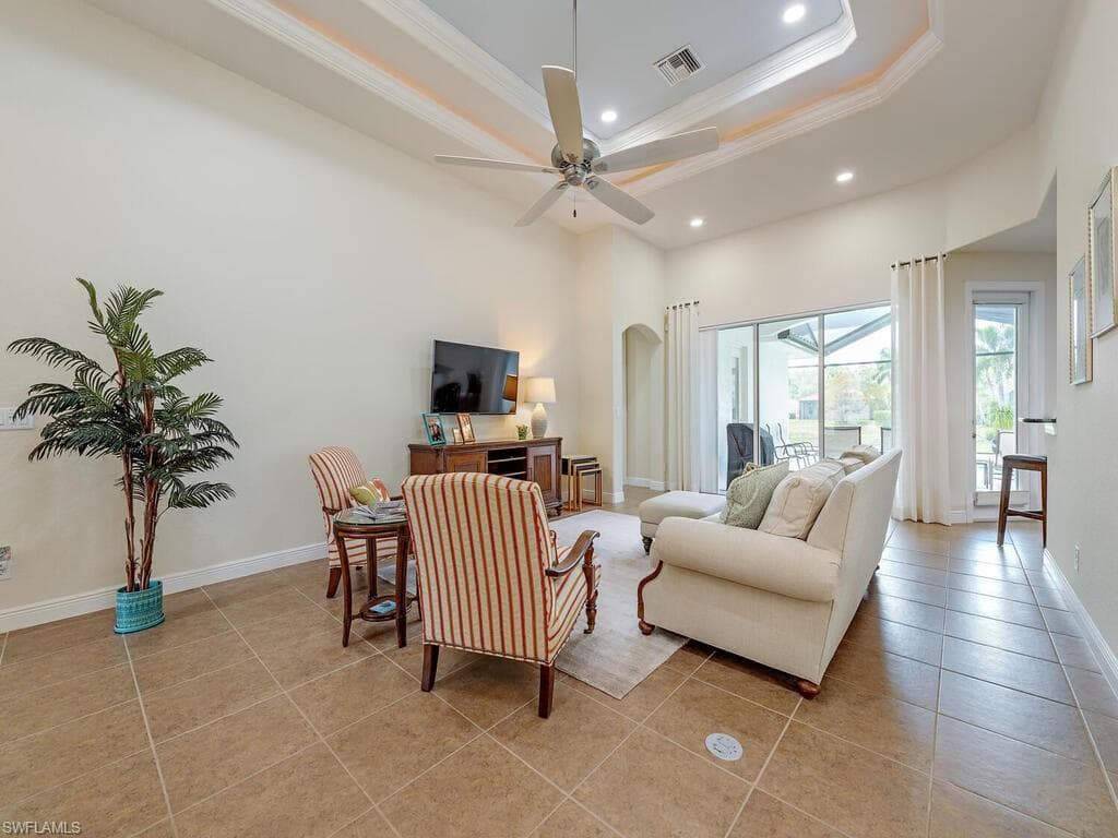 7826 Martino Cir, Naples, FL 34112-4