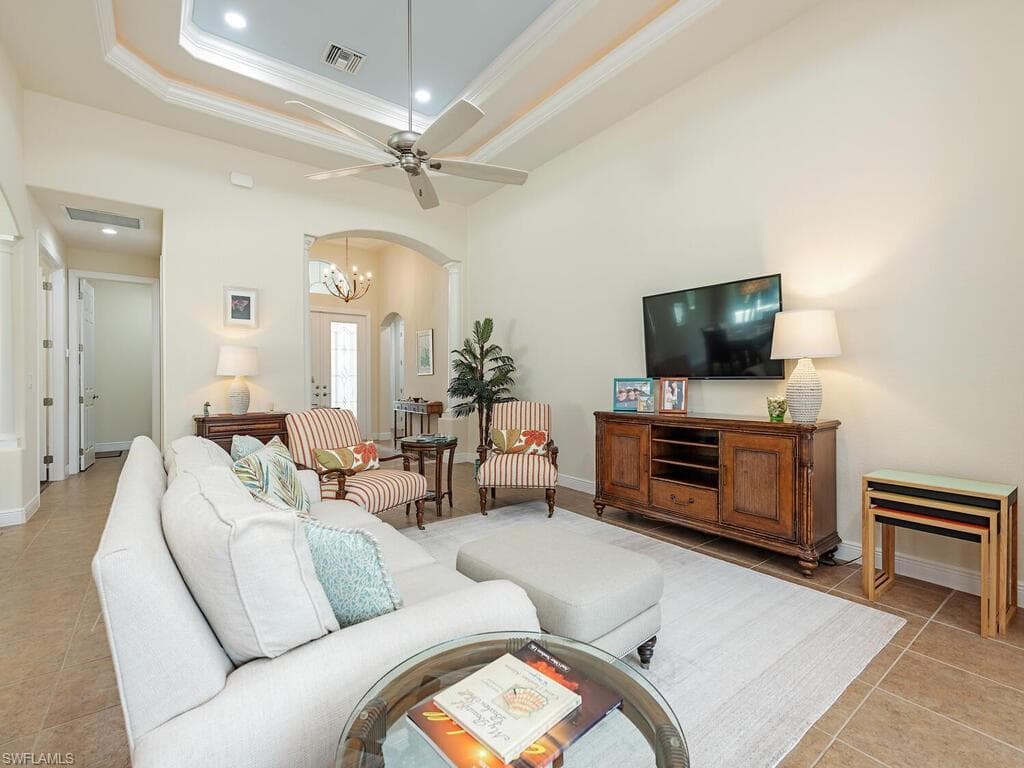 7826 Martino Cir, Naples, FL 34112-5