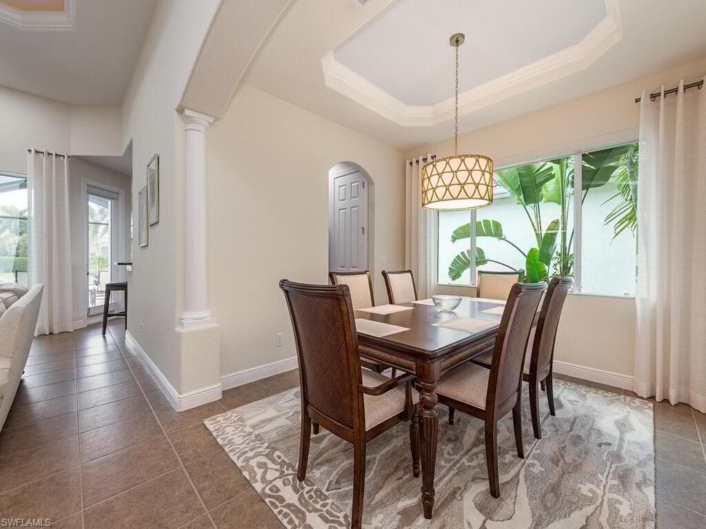 7826 Martino Cir, Naples, FL 34112-6