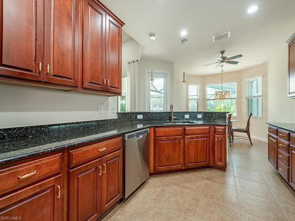 7826 Martino Cir, Naples, FL 34112-7
