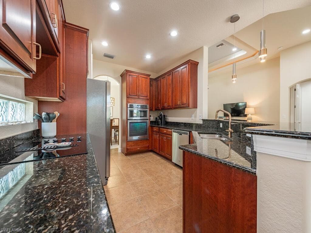 7826 Martino Cir, Naples, FL 34112-8