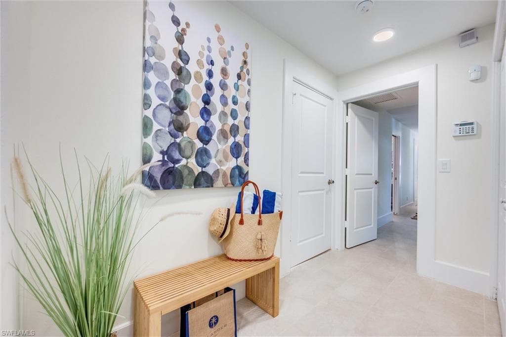 2800 Lakeview Dr 5, Naples, FL 34112-5