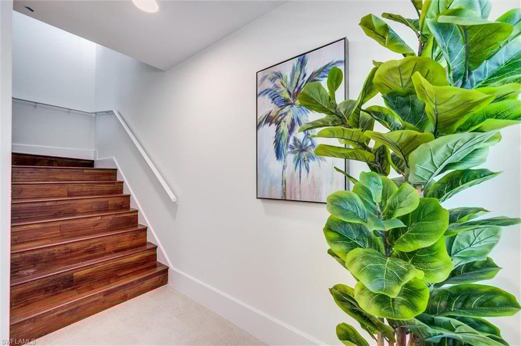 2800 Lakeview Dr 5, Naples, FL 34112-6