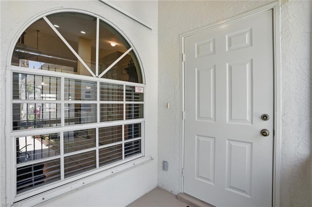 6103 Thresher Dr 102, Naples, FL 34112-3
