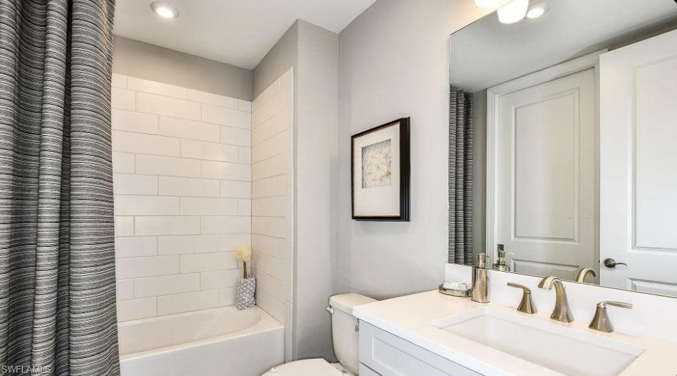 15320 Lucerna St 102, Naples, FL 34114-6