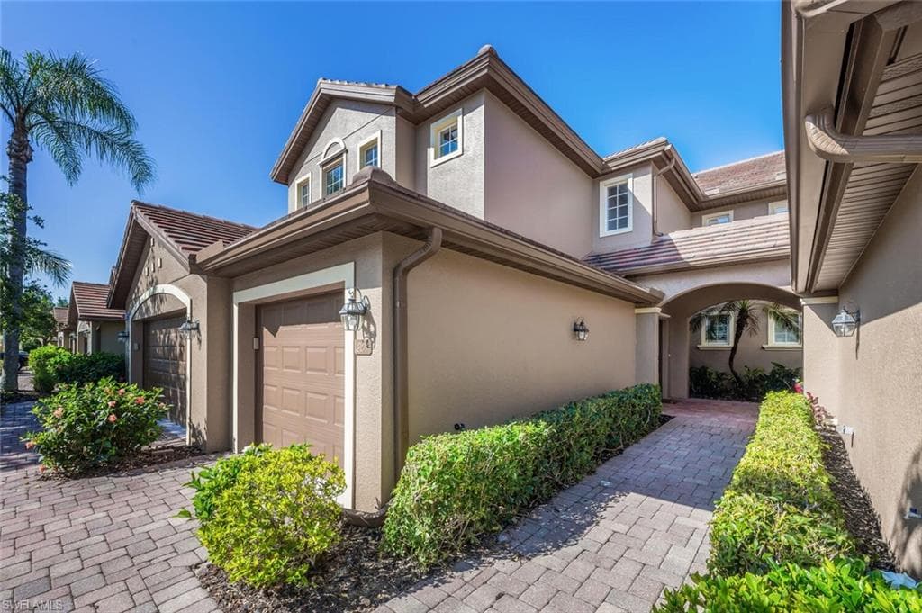 6666 Alden Woods Cir 201, Naples, FL 34113-4