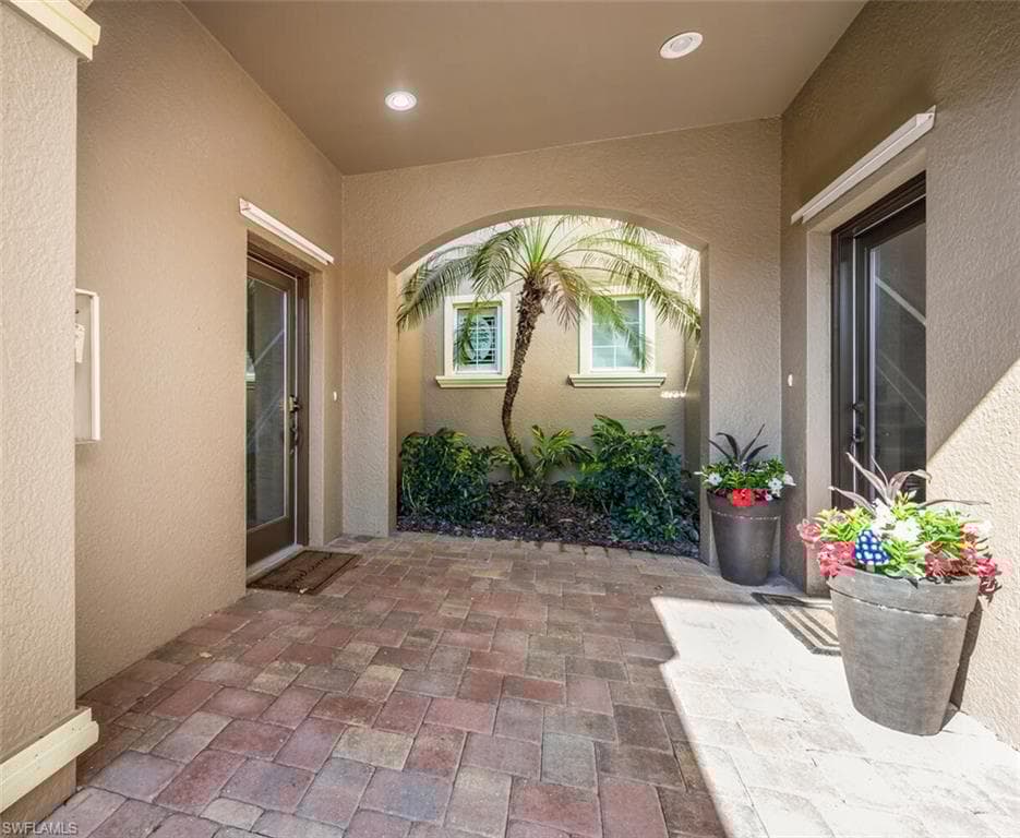 6666 Alden Woods Cir 201, Naples, FL 34113-5