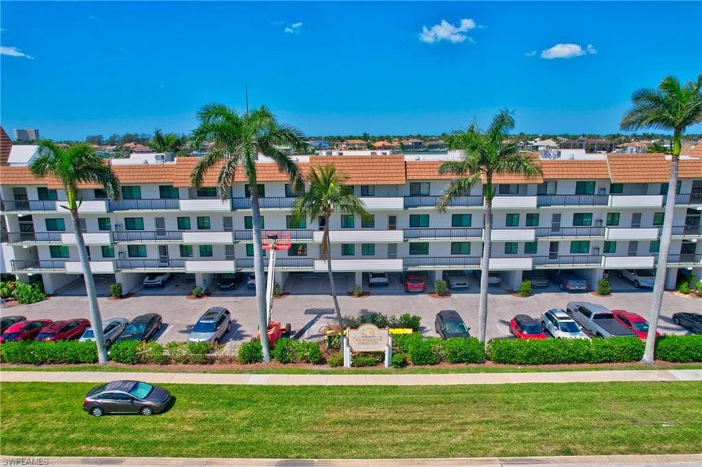 750 Elkcam Cir 318, Marco Island, FL 34145-1
