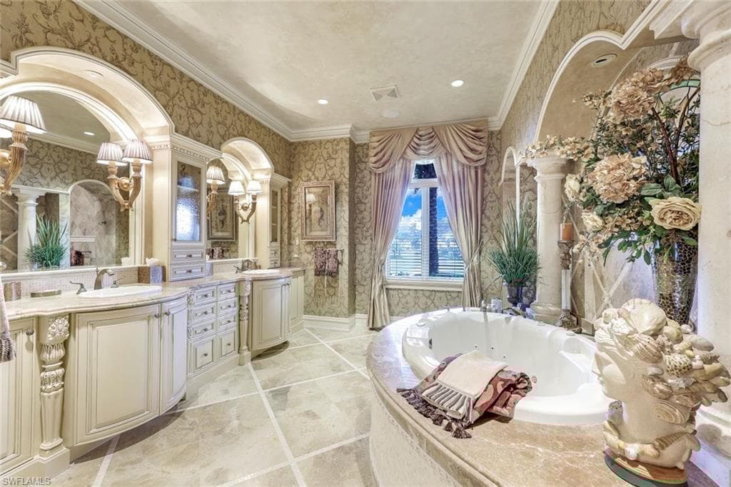 580 Heathwood Dr, Marco Island, FL 34145-17