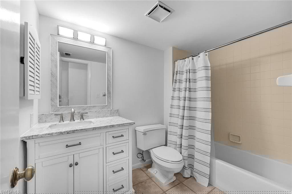 3200 Binnacle Dr B4, Naples, FL 34103-12