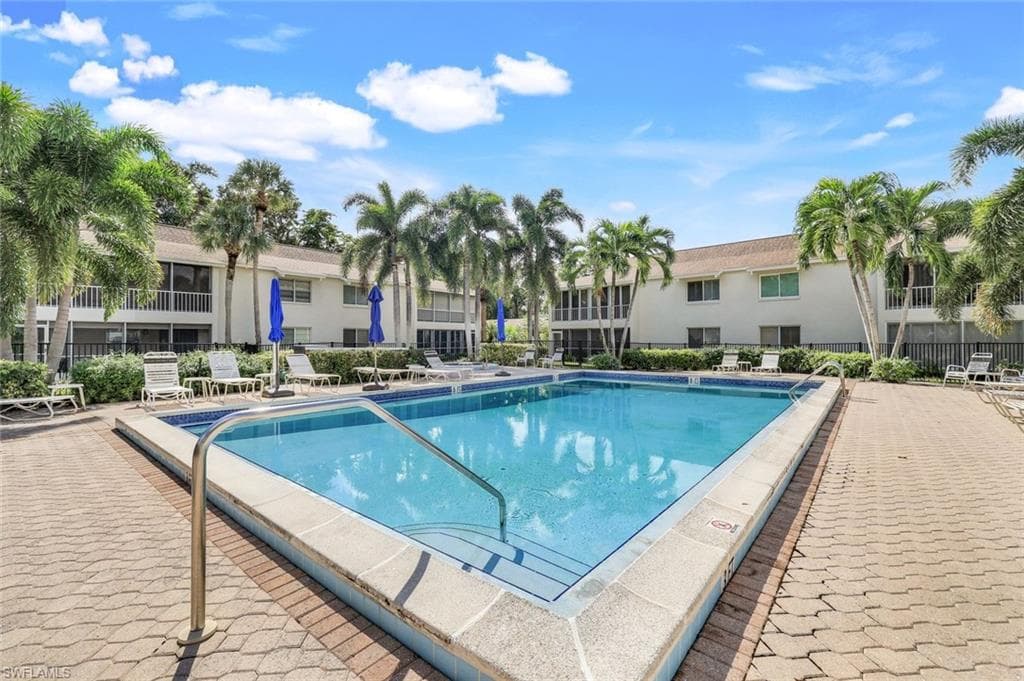 3200 Binnacle Dr B4, Naples, FL 34103-14
