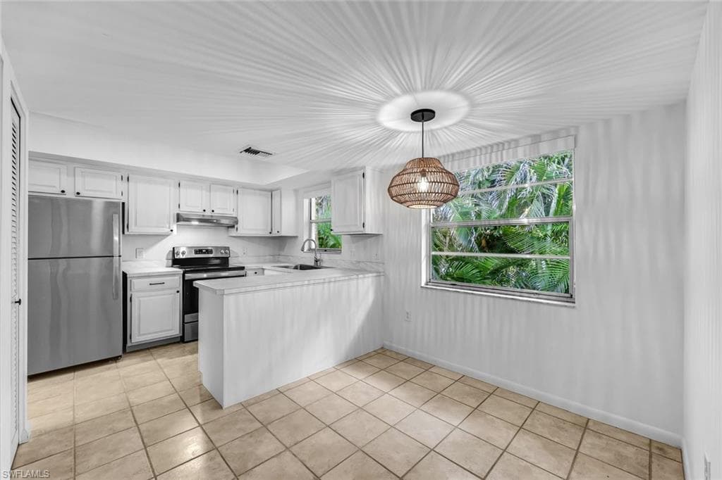 3200 Binnacle Dr B4, Naples, FL 34103-4