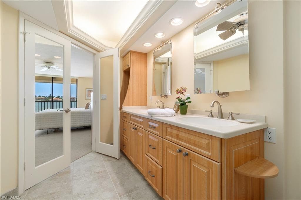 838 Elkcam Cir 208, Marco Island, FL 34145-19