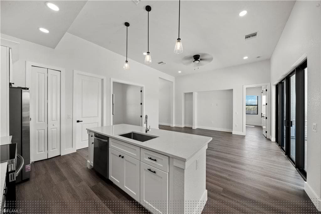 197 Rotonda Cir, Rotonda West, FL 33947-19