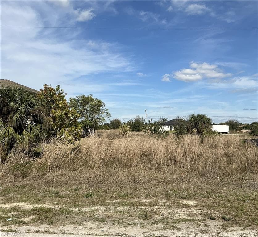 725 Peacock Ave, Lehigh Acres, FL 33974-1