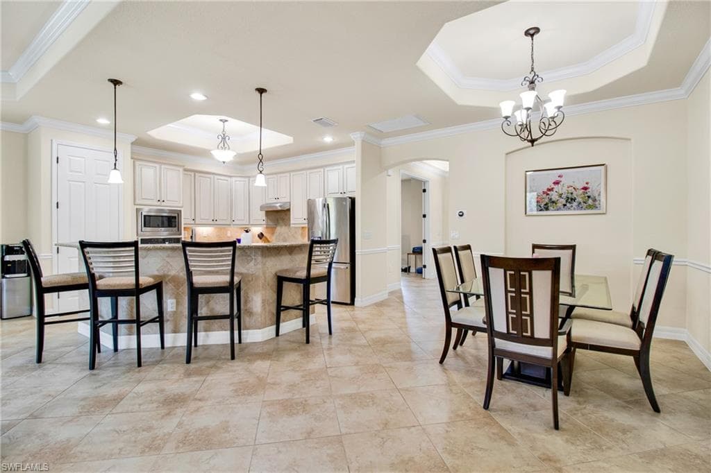 2930 Aviamar Cir, Naples, FL 34114-9