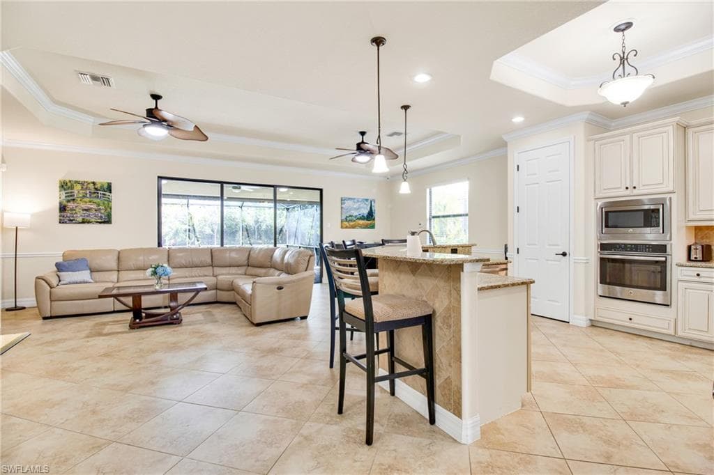 2930 Aviamar Cir, Naples, FL 34114-12