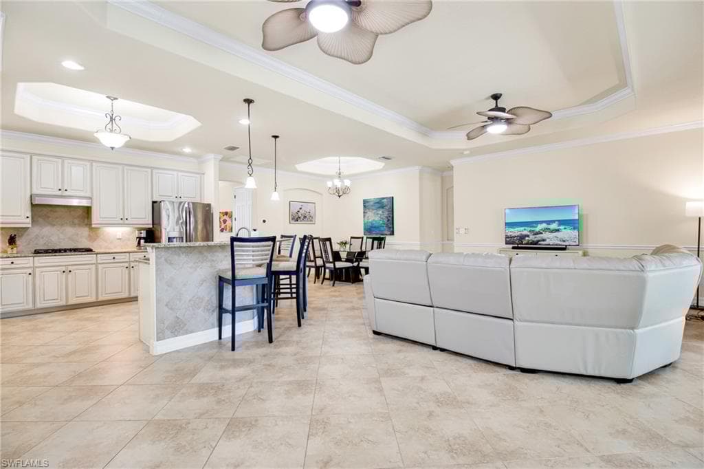 2930 Aviamar Cir, Naples, FL 34114-16