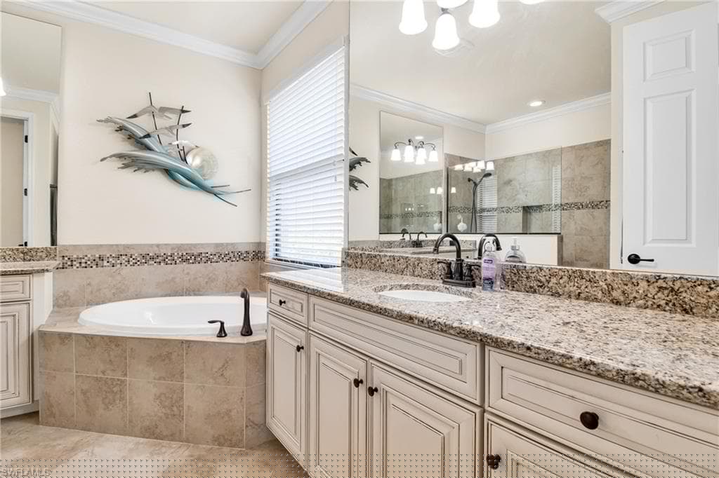 2930 Aviamar Cir, Naples, FL 34114-19