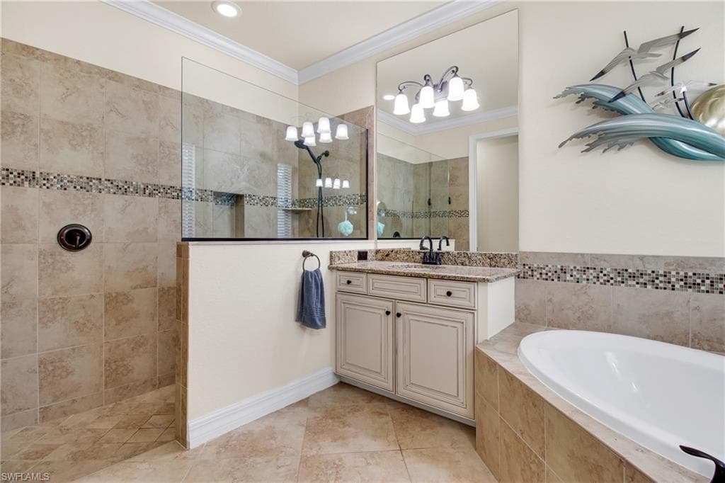 2930 Aviamar Cir, Naples, FL 34114-21