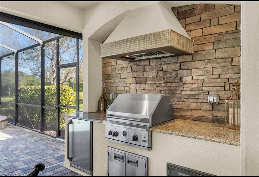 2930 Aviamar Cir, Naples, FL 34114-24