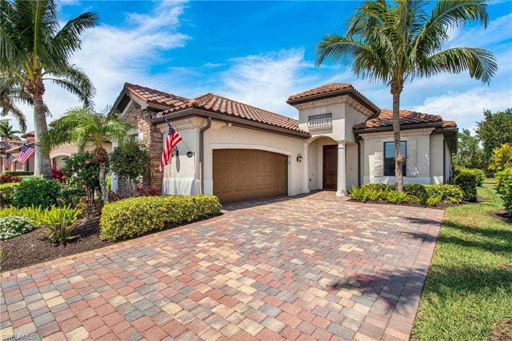 2930 Aviamar Cir, Naples, FL 34114-2