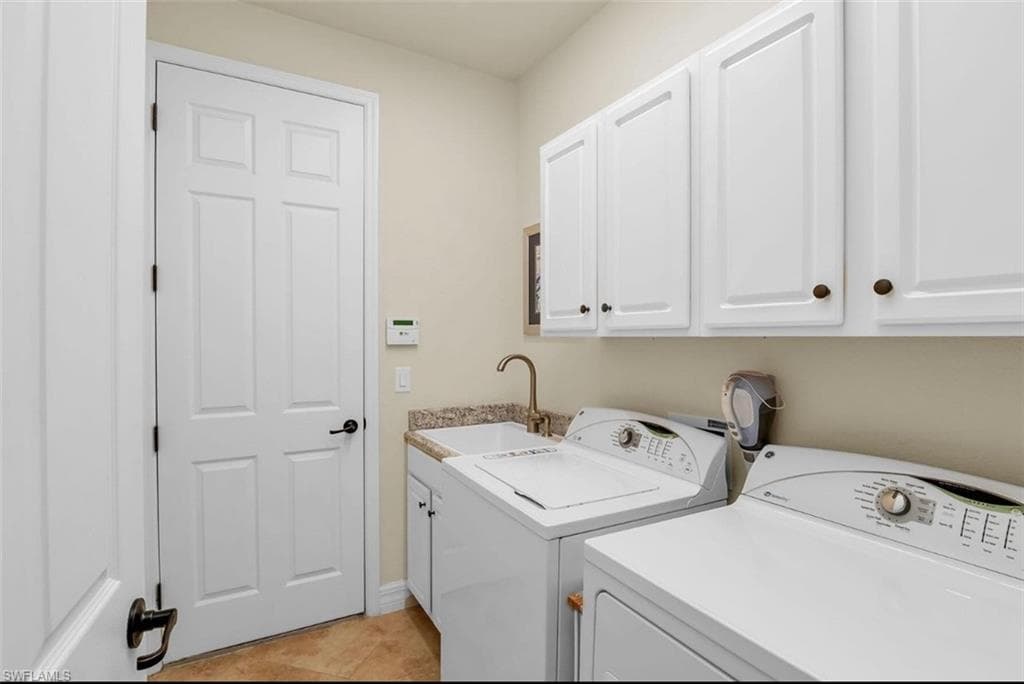 2930 Aviamar Cir, Naples, FL 34114-32