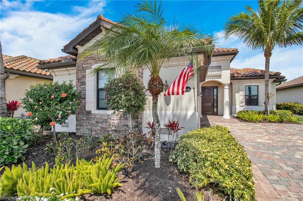 2930 Aviamar Cir, Naples, FL 34114-3