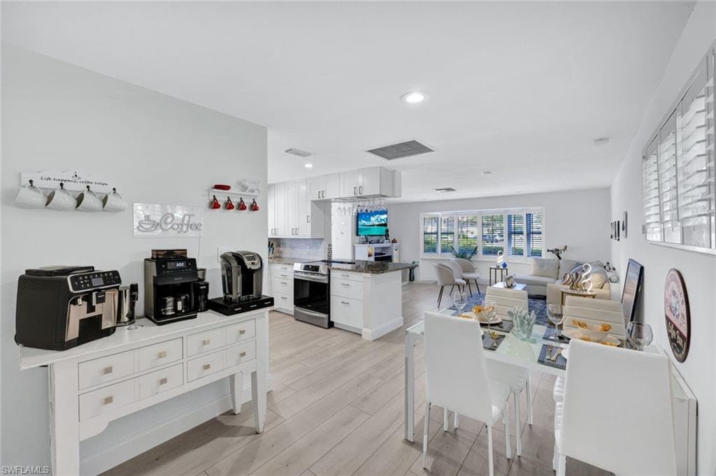 1550 Sandpiper St, Naples, FL 34102-12