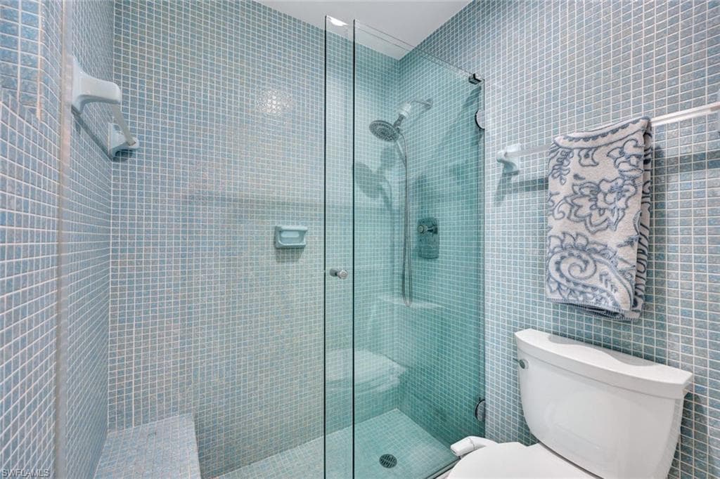 1550 Sandpiper St, Naples, FL 34102-16
