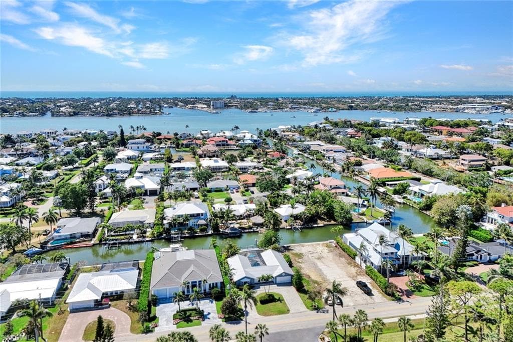 1550 Sandpiper St, Naples, FL 34102-1