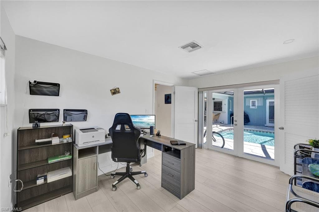 1550 Sandpiper St, Naples, FL 34102-19
