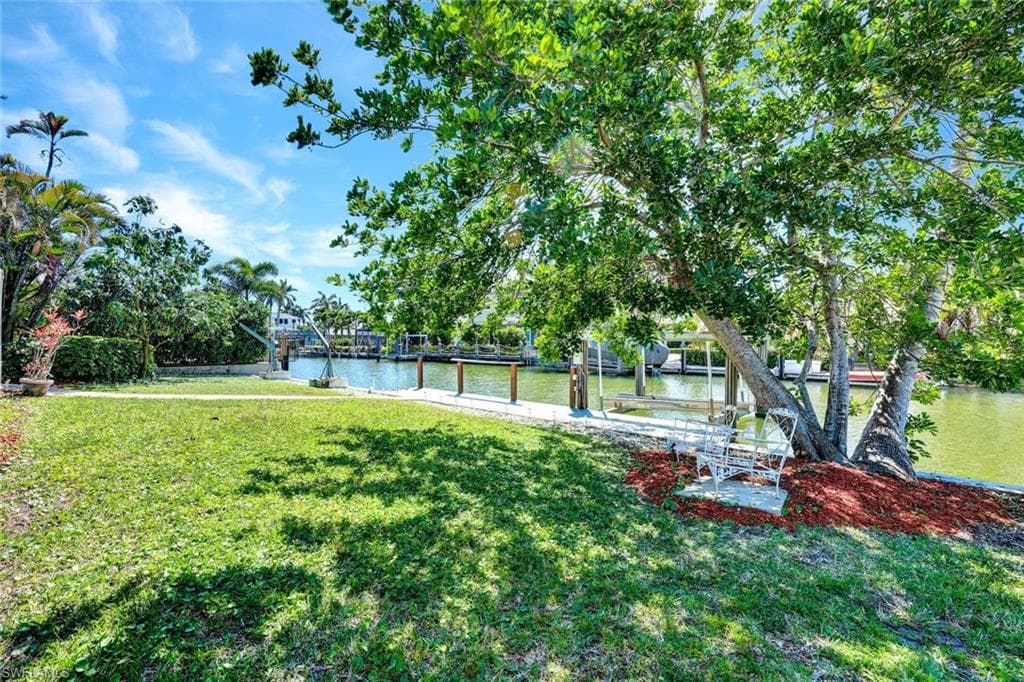 1550 Sandpiper St, Naples, FL 34102-30