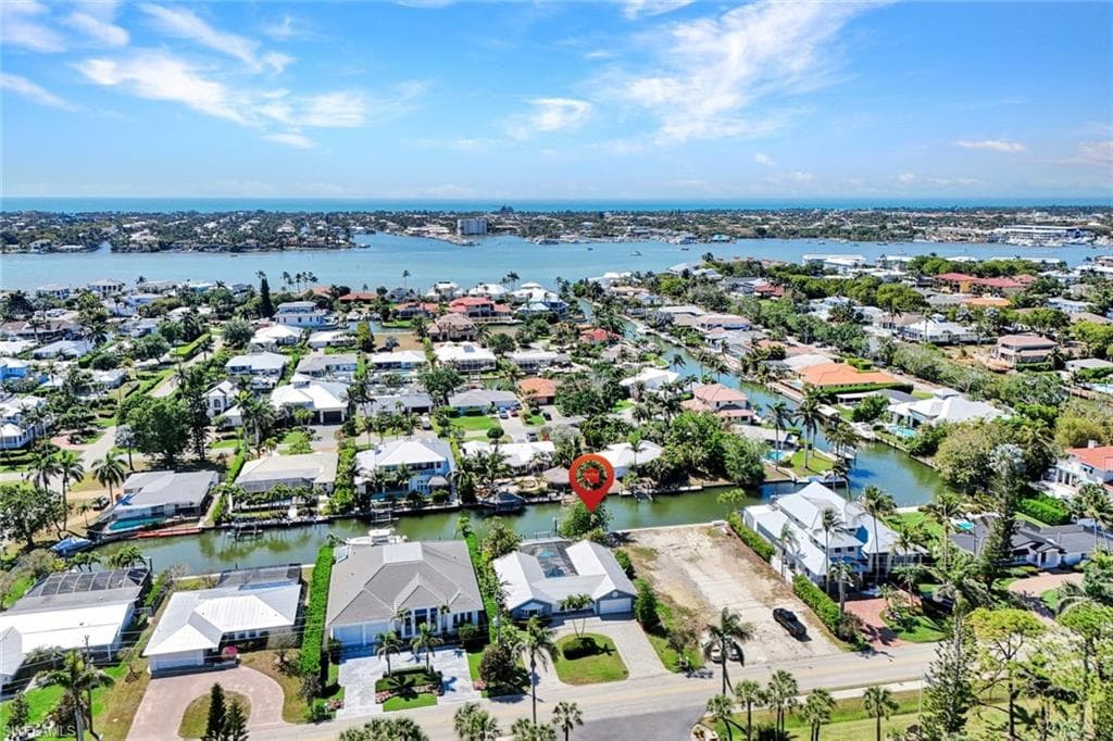 1550 Sandpiper St, Naples, FL 34102-34