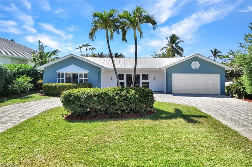1550 Sandpiper St, Naples, FL 34102-4