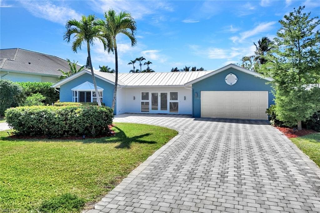 1550 Sandpiper St, Naples, FL 34102-5
