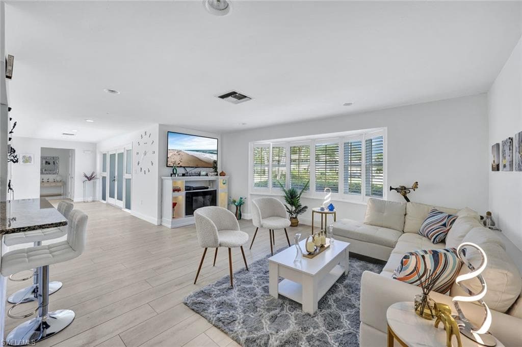 1550 Sandpiper St, Naples, FL 34102-7
