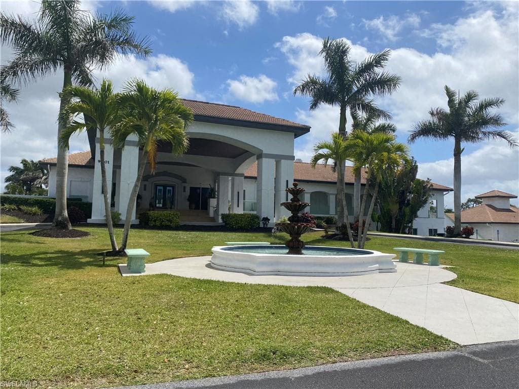 9181 Las Maderas Dr, Bonita Springs, FL 34135-34