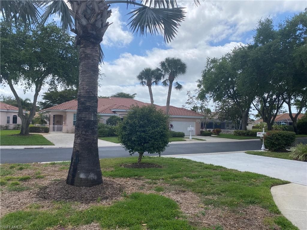 9181 Las Maderas Dr, Bonita Springs, FL 34135-35